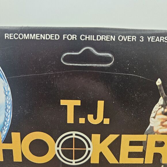 T.J. Hooker ID, Wallet Handcuffs Badge Playset - Fleetwood 1982 NEW UNPUNCHED - Picture 2 of 8